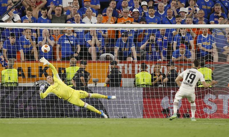 Goosebumps- Eintracht Frankfurt relive the moment that saved the summer!