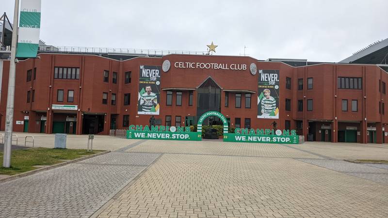 “Celtic we love you” – Brilliant PSV trolling Sevco bus video