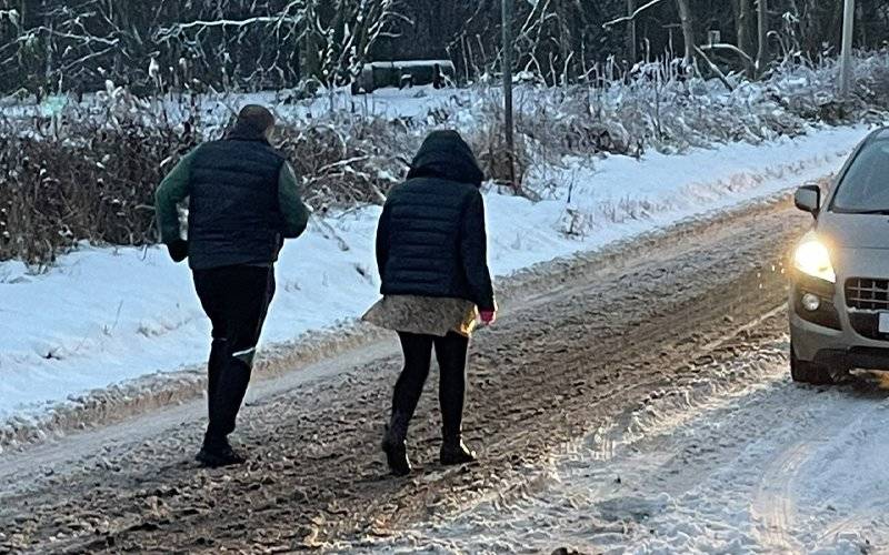 Ange Postecoglou Stops to Help Stranded Motorist at Lennoxtown