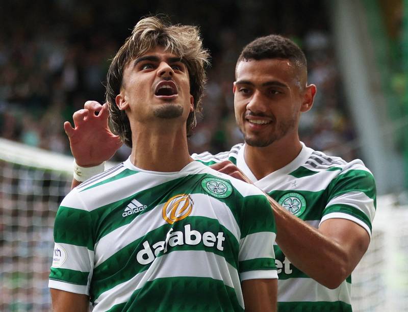 Young Celtic fan brilliantly takes Jota on the Wing to Buchanan Street